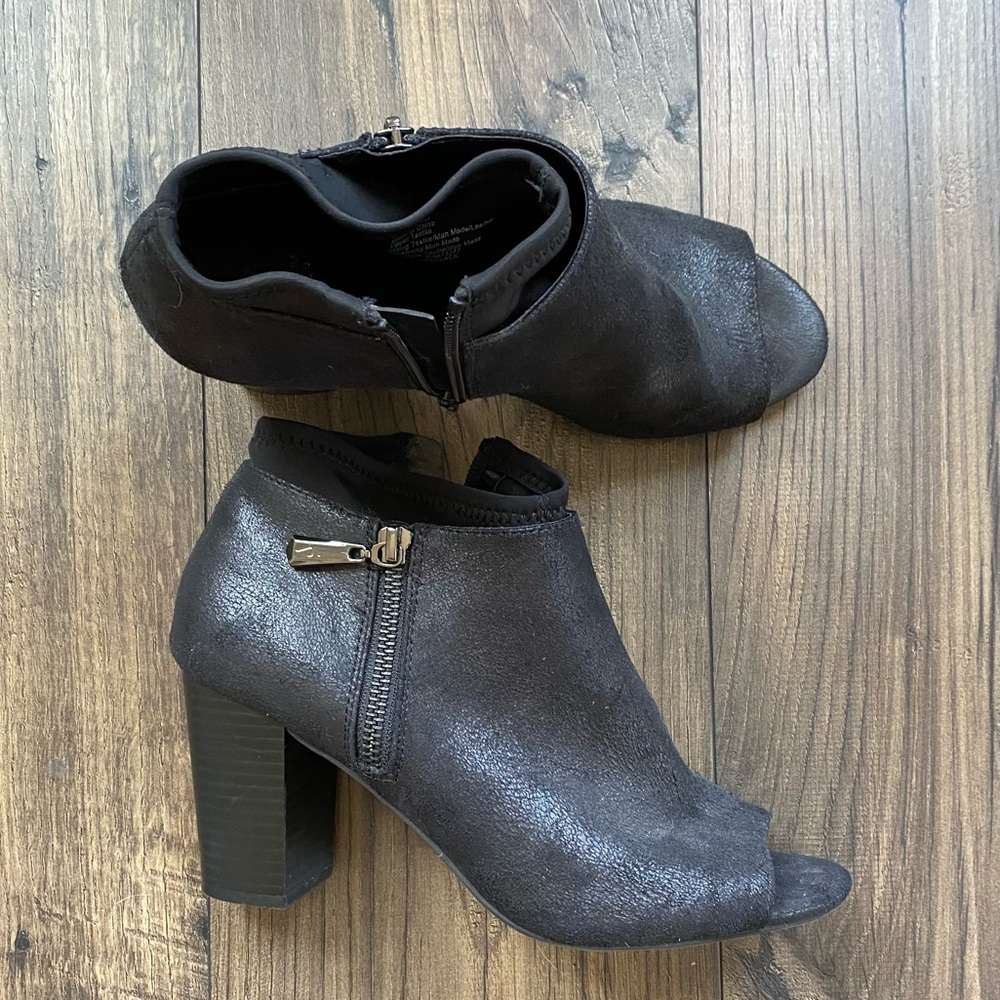 Vera Wang Black Booties